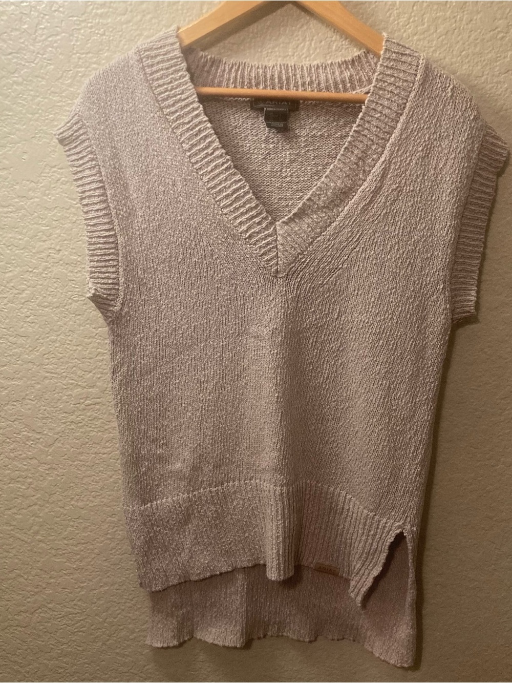 Ariat Sleeveless V-Neck Sweater Vest in Light Taupe